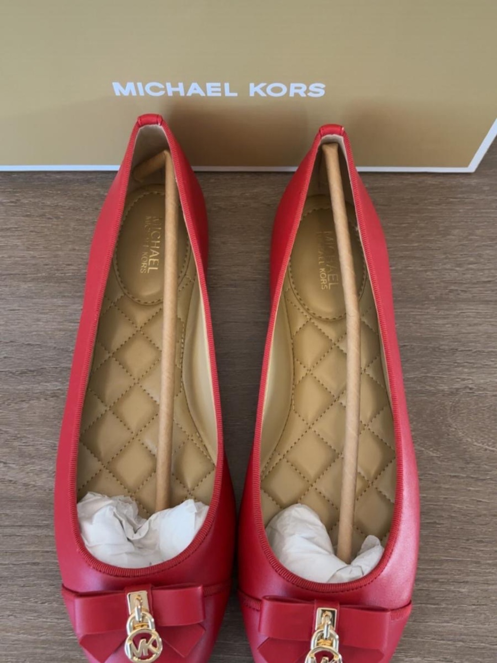 Michael Kors Bright Red Faux Leather Ballet Flats Bow Logo Size 8 - Picture 3 of 4